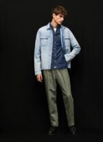 hombres pantalones chinos de corte holgado con flechas Pepe Jeans 44JTZ1108 fundición - Imagen 2