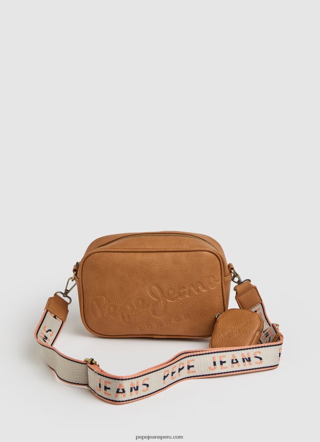 mujer_bolsa_crossbody_con_logo_en_relieve_pepe_jeans_44jtz714_camello.jpg mujer bolsa crossbody con logo en relieve Pepe Jeans 44JTZ714 camello - Imagen 1