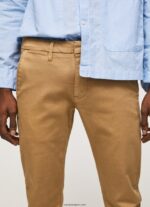 hombres pantalones chinos slim james Pepe Jeans 44JTZ1098 camello - Imagen 3