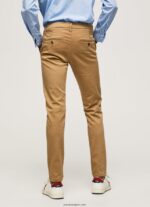 hombres pantalones chinos slim james Pepe Jeans 44JTZ1098 camello - Imagen 4