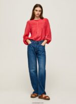 mujer blusa plisada con diseño calado Pepe Jeans 44JTZ321 estudio rojo - Imagen 2