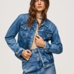 mujer chamarra de mezclilla regular fit Pepe Jeans 44JTZ97 mezclilla